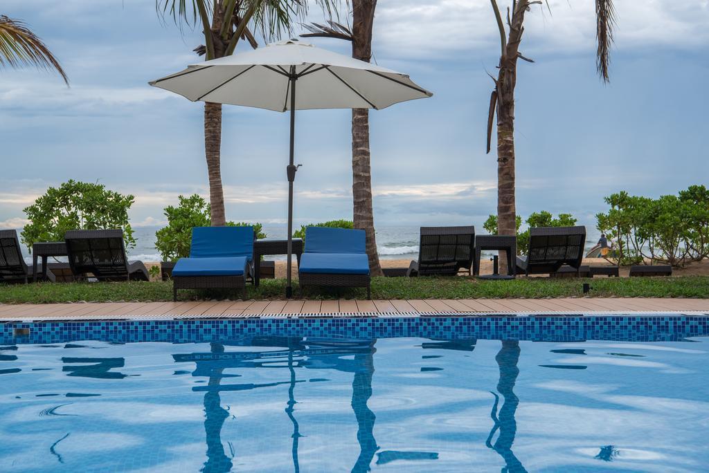 Jie Jie Beach Hotel Wadduwa Buitenkant foto